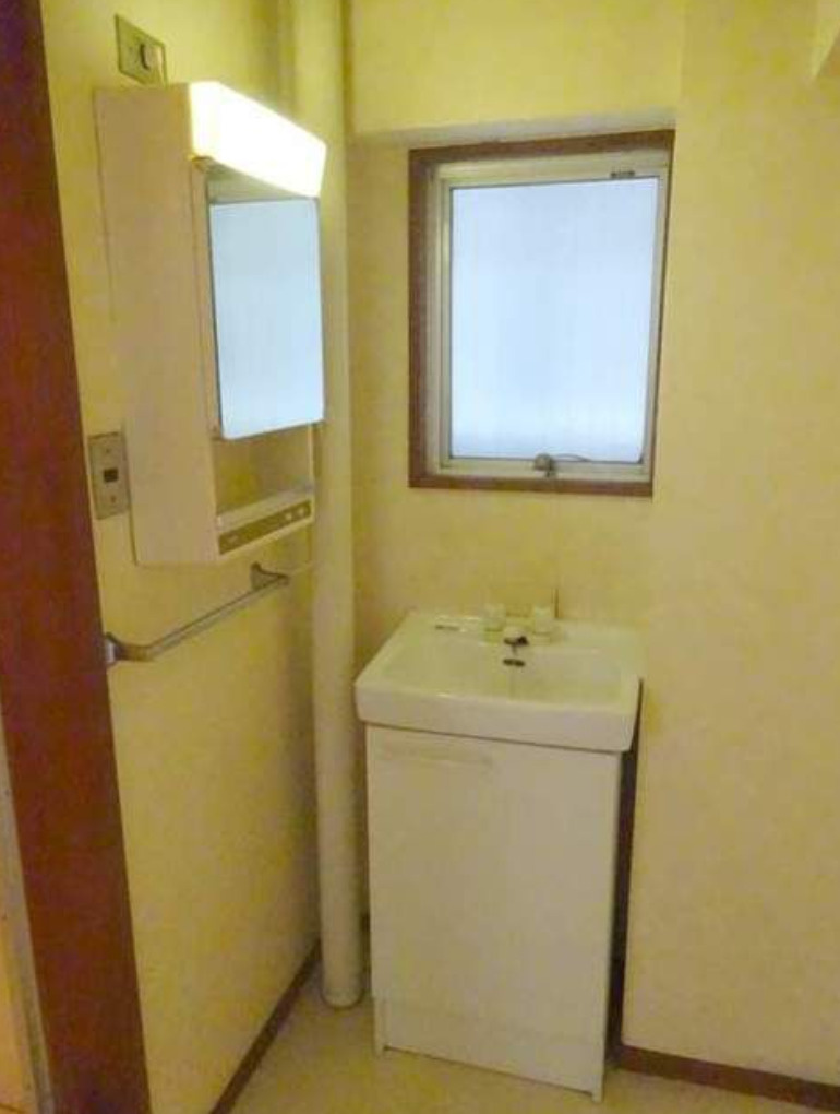 和歌山市吉田　一棟収益マンションの独立洗面台
