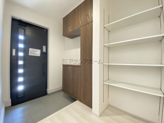 入間市久保稲荷5丁目・全5棟　新築一戸建　4号棟の玄関