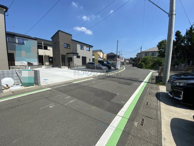 入間市久保稲荷5丁目・全5棟　新築一戸建　4号棟の前面道路含む現地写真