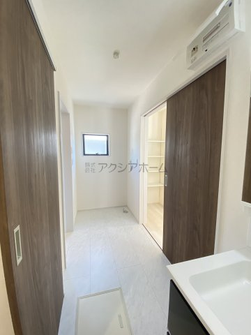 入間市久保稲荷5丁目・全5棟　新築一戸建　4号棟のランドリースペース