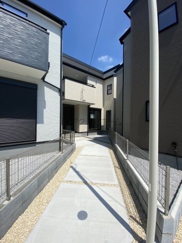 入間市久保稲荷5丁目・全5棟　新築一戸建　4号棟のその他|玄関までのアプローチ