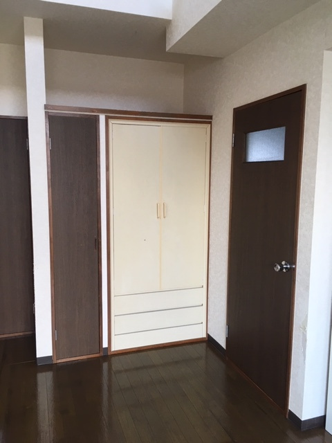 サンローゼ赤坂の収納|洋服タンスあります