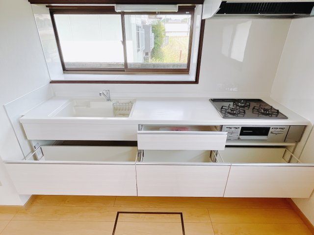 【中古戸建】前橋市粕川町深津のキッチン|■キッチン収納