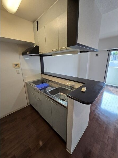 アヴニール白壁のキッチン