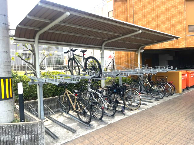 サンライズマンション貝塚の駐輪場|駐輪場：100～200円/月（シール：200円）