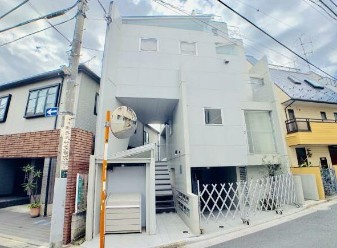 【エントランス】 | ビーワン | 敷地内ゴミ置き場完備！