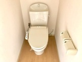 フィオーレツカサⅡのトイレ|落ち着いた色調のトイレです