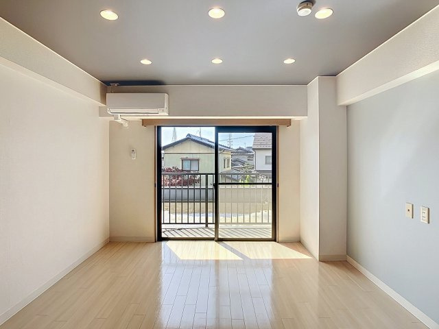 シェモア駅西の居間・リビング