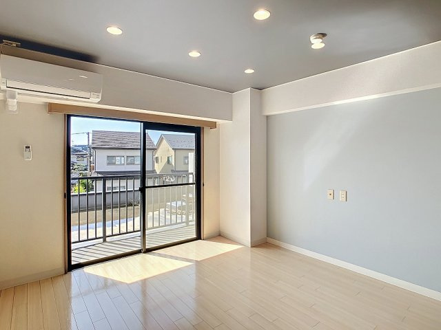 シェモア駅西の居間・リビング