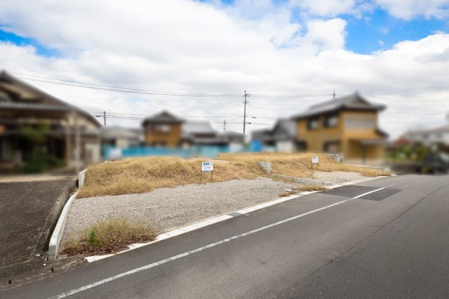 鈴鹿市上田町《ベルコア上田 全3区画》の前面道路含む現地写真
