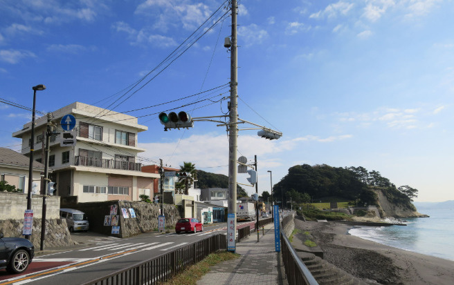 「休日が待ち遠しくなる家。」デザイナーズ3LDK＋書斎の周辺|晴れた日は、海辺の歩道でゆっくりお散歩。家族時間が自然と増える環境です。