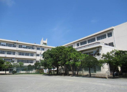 「休日が待ち遠しくなる家。」デザイナーズ3LDK＋書斎の周辺|のびのび育つ、海と空に囲まれた学び舎。
七里ガ浜小学校