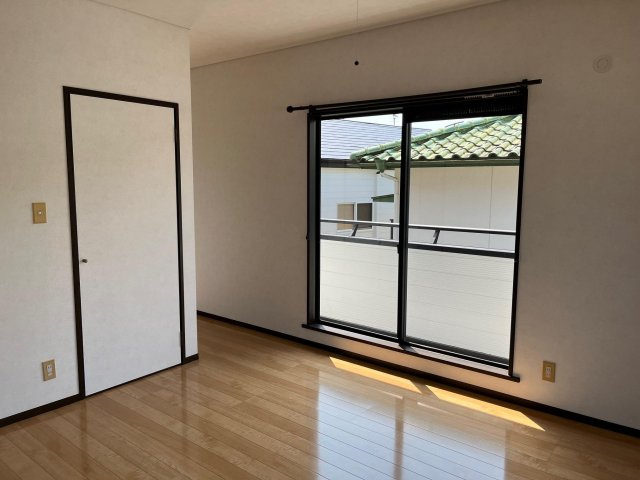 高知市塚ノ原　中古戸建ての洋室