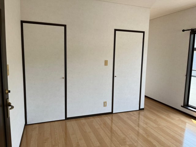 高知市塚ノ原　中古戸建ての洋室