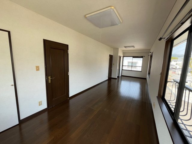 高知市塚ノ原　中古戸建ての洋室