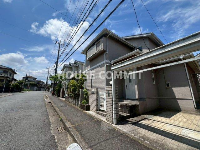日吉台５丁目　中古戸建の前面道路含む現地写真