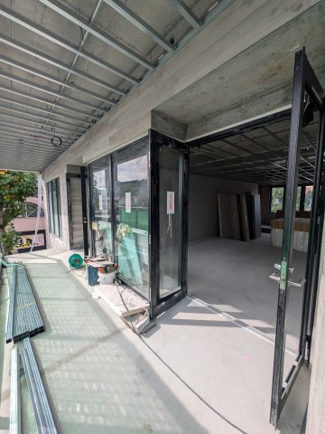 アークスクエアあきる野 貸店舗の玄関