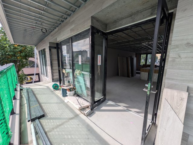 アークスクエアあきる野 貸店舗の玄関