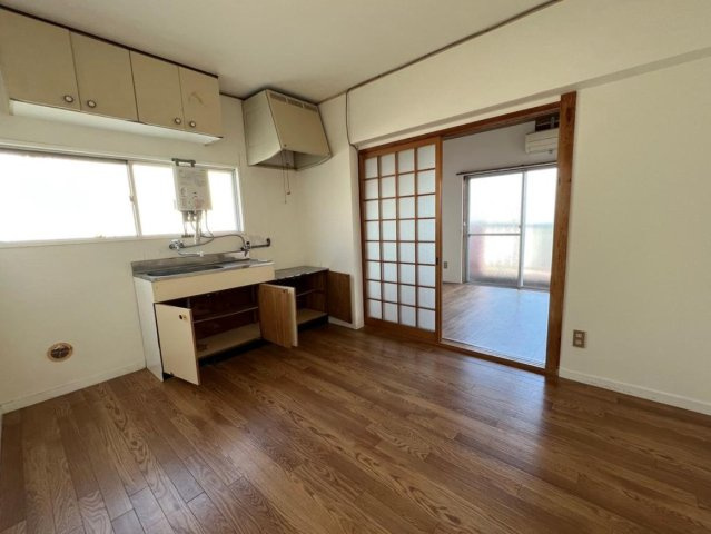 和歌山市六十谷　一棟マンションの居間・リビング