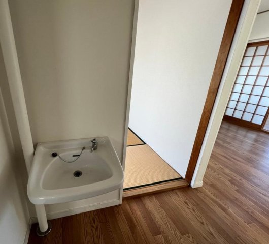 和歌山市六十谷　一棟マンションの独立洗面台