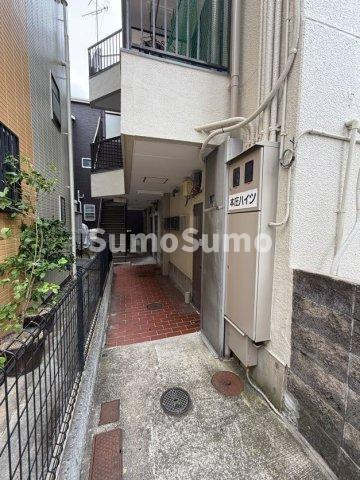 本庄ハイツのエントランス