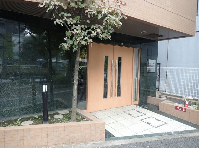 ステージファースト白山のエントランス