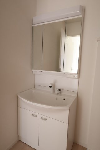 【独立洗面台】 | 《仲介手数料無料》見沼区丸ヶ崎町38-4(2号棟)新築一戸建てクレイドルガーデン | 撮影日 2025年9月29日 15:15 晴れ 