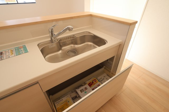 【キッチン】 | 《仲介手数料無料》見沼区丸ヶ崎町38-4(2号棟)新築一戸建てクレイドルガーデン | 撮影日 2025年9月29日 15:15 晴れ 