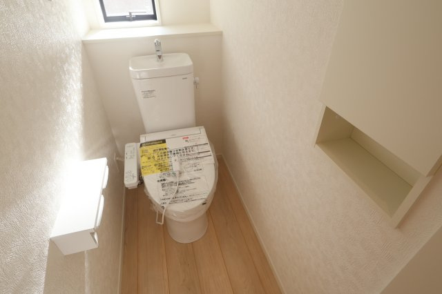 【トイレ】 | 《仲介手数料無料》見沼区丸ヶ崎町38-4(2号棟)新築一戸建てクレイドルガーデン | 撮影日 2025年9月29日 15:15 晴れ 