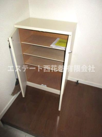 バウハウス高田Ａの収納|玄関ホールとシューズボックス