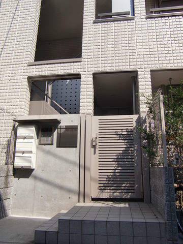 ＲＥＦＵＧＥ根岸のエントランス|★オートロック付きのエントランス★