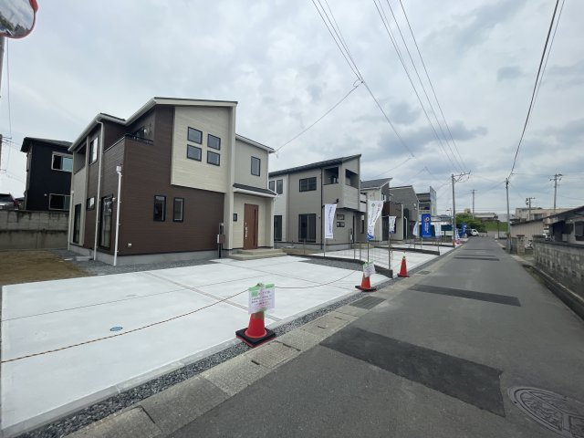 新築戸建・建売　郡山市名倉　BLOOMING GARDEN　全4棟の前面道路含む現地写真