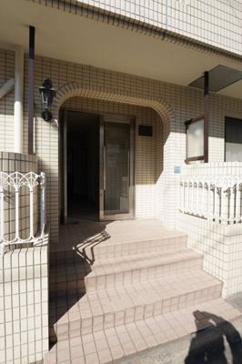 【エントランス】 | ハイムKMビル | 不在時にも大活躍の宅配ボックス完備(^^)/