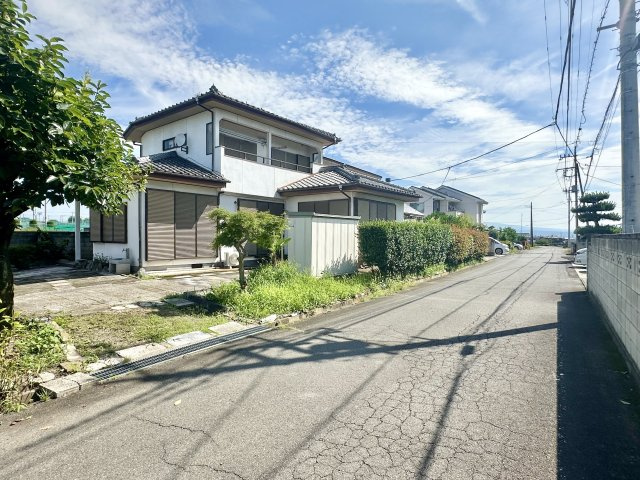 【中古戸建】高崎市足門町の前面道路含む現地写真|こちら外観写真になります♪
