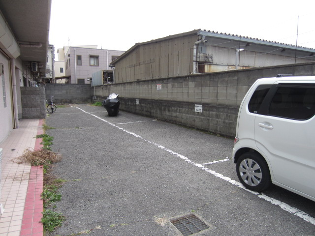 【駐車場】
