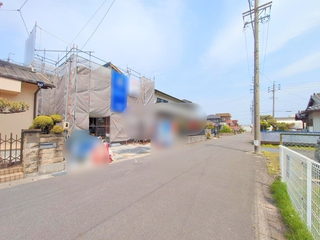 ブルーミングガーデン海部郡蟹江町宝1丁目　全1棟　新築戸建の前面道路含む現地写真