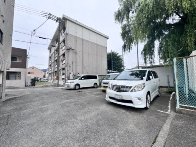 富士マンションの駐車場