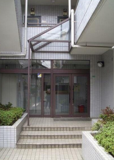 日神パレス新大塚のエントランス
