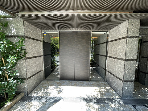 ロイヤルシーズン南麻布のエントランス