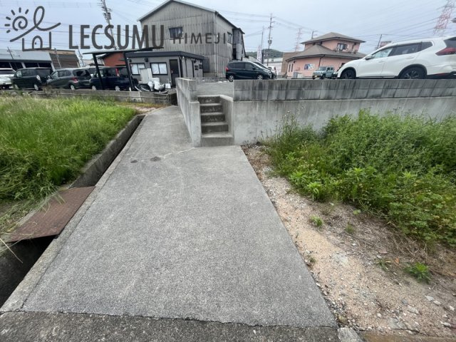 姫路市別所町別所/売土地の前面道路含む現地写真