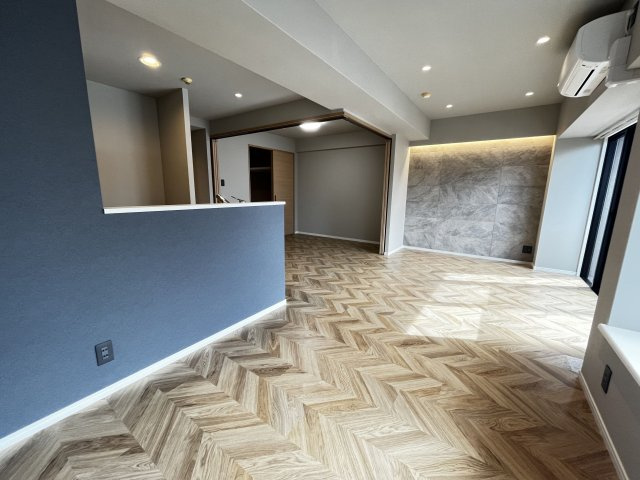 【居間・リビング】 | コアマンション博多南 | 10月にリフォーム完成しています。こだわりのあるおしゃれな内装に仕上がっています