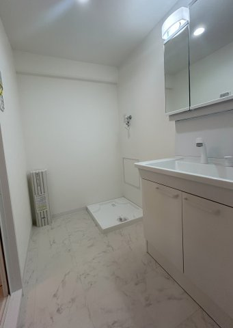 堺市の中古マンション│ファミール堺の独立洗面台|洗面室