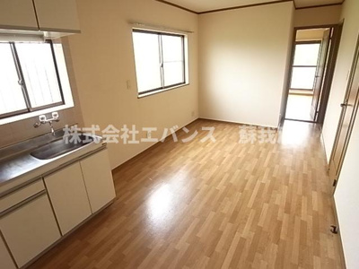 【居間・リビング】 | リバーストーン | 居間です