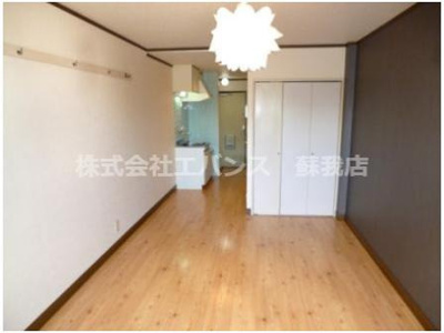 【寝室】 | サンセゾン | 広くて明るい寝室