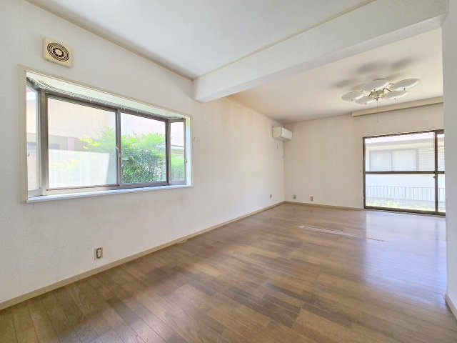 日高市武蔵台1丁目　中古戸建の居間・リビング|2025年5月撮影