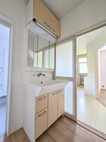 日高市武蔵台1丁目　中古戸建の独立洗面台|2025年5月撮影