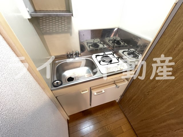 アーネストのキッチン|コンパクトなキッチンで掃除もラクラク