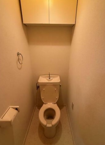 シュロス・プリーマのトイレ|※別号室参考写真です