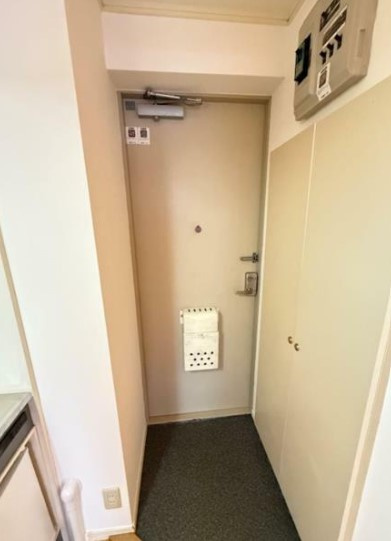 シュロス・プリーマの玄関|※別号室参考写真です