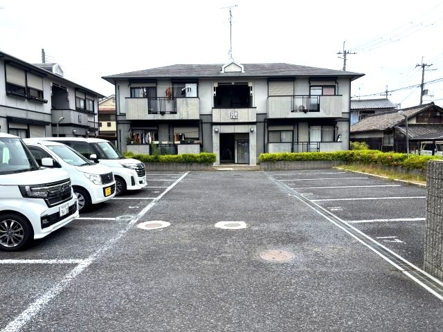 サンビレッジ杉山Aの駐車場